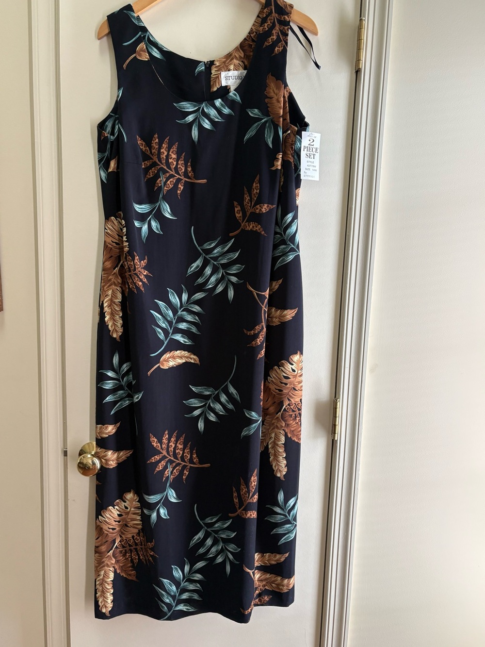 Studio 1  Sleeveless Black Tropical Print Maxi Sheath/Dress
